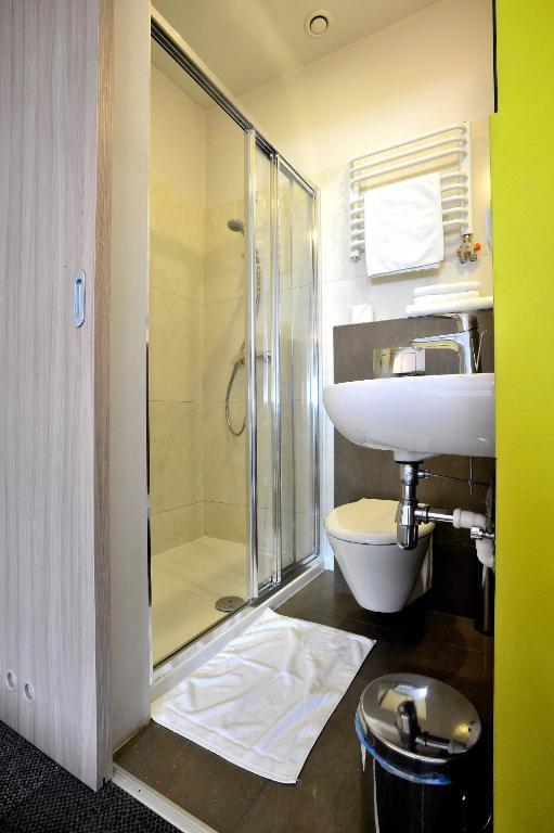 Hostel Promenada Rzeszów Værelse billede